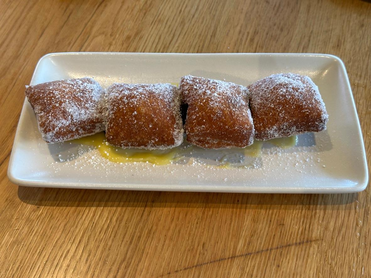 Italian donuts with lemon curd